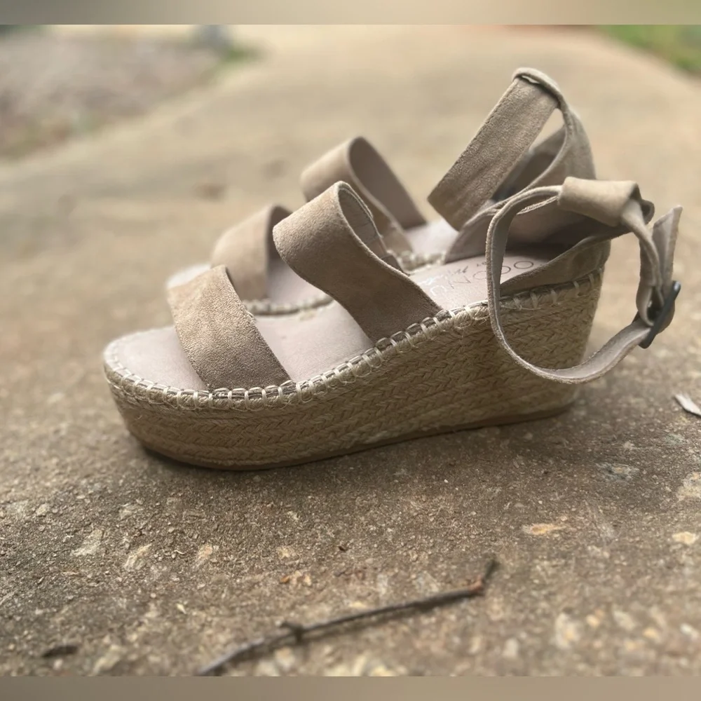 Coconuts Women's Tan Wedge Sandals. 8
